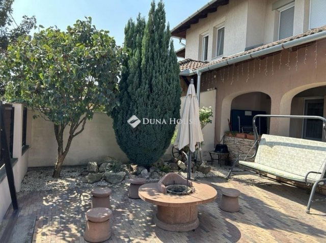 Eladó ikerház, Halásztelken 124.9 M Ft, 4 szobás