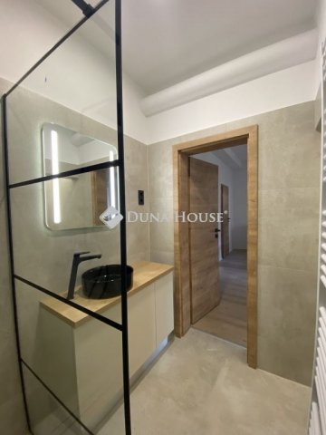 Eladó téglalakás, Pécsett, Flórián utcában 61.9 M Ft