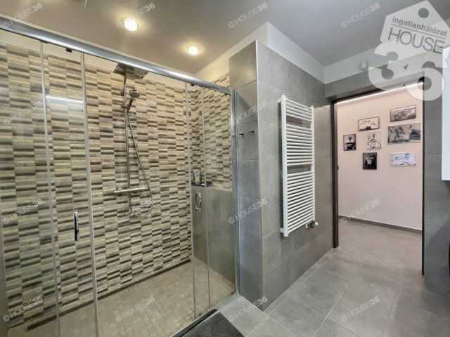 Eladó családi ház, Kecskeméten 219 M Ft, 5 szobás