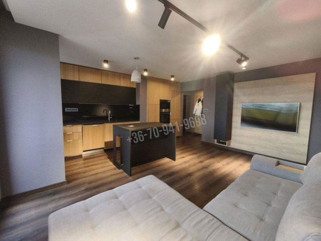 Eladó panellakás, Budapesten, III. kerületben 89.9 M Ft