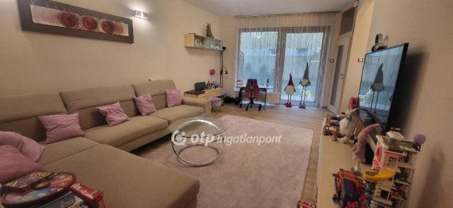 Eladó téglalakás, Győrött 148.9 M Ft, 4 szobás