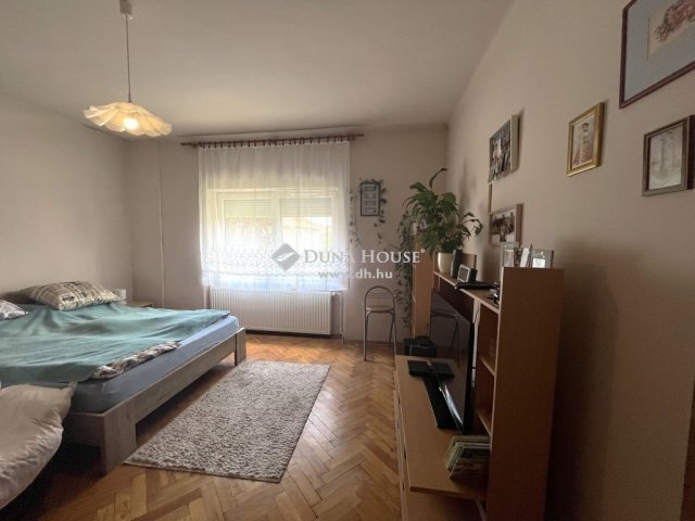 Eladó családi ház, Szombathelyen 114.99 M Ft, 9 szobás