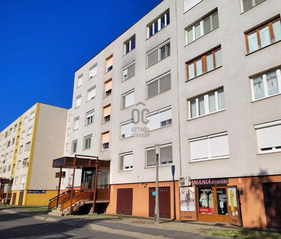 Eladó panellakás, Cegléden 33.9 M Ft, 1 szobás