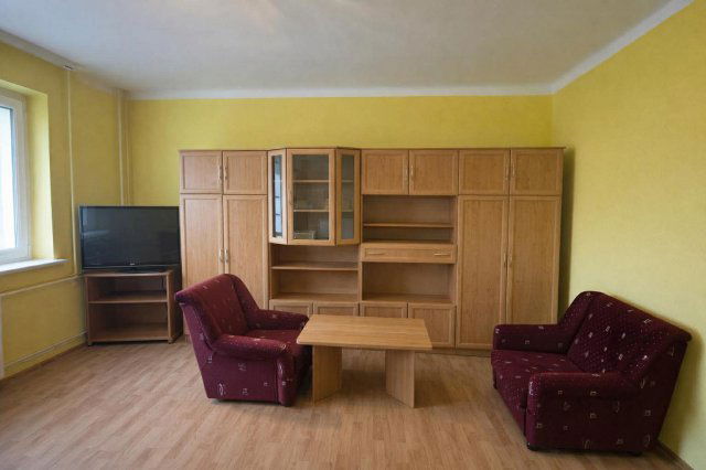 Eladó téglalakás, Komlón, Alkotmány utcában 24.5 M Ft