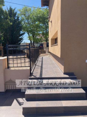 Eladó családi ház, Diósdon 217 M Ft, 6 szobás