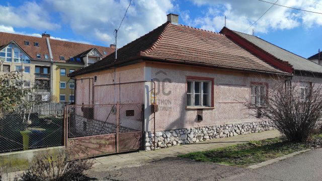 Eladó családi ház, Egerben 59.9 M Ft, 5 szobás