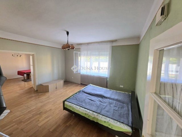 Eladó családi ház, Cegléden 69.9 M Ft, 4 szobás