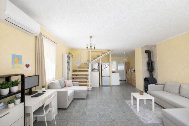 Eladó családi ház, Felsőpakonyban 79.8 M Ft, 4 szobás