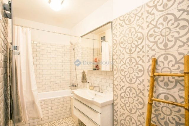 Eladó téglalakás, Budapesten, VI. kerületben 299 M Ft, 4 szobás