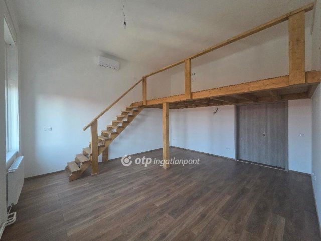 Eladó téglalakás, Pápán 40.1 M Ft, 1 szobás