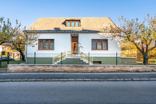 Eladó családi ház, Veszprémben 99 M Ft, 3 szobás