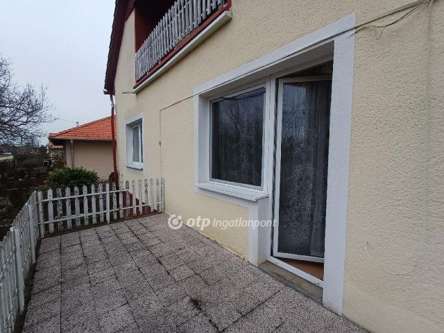 Eladó családi ház, Pusztaszabolcson 72.5 M Ft, 4+1 szobás