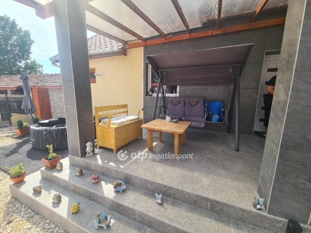 Eladó családi ház, Törtelen 50 M Ft, 4 szobás
