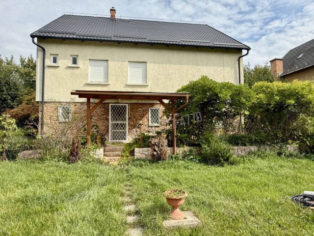 Eladó családi ház, Oroszlányban 67.9 M Ft, 4 szobás