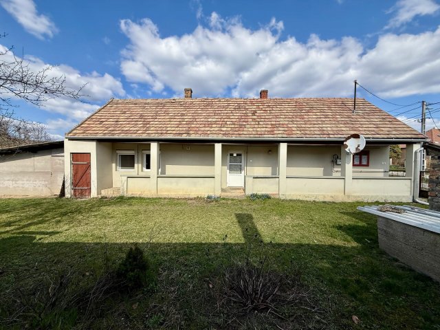 Eladó családi ház, Csákberényben 29.4 M Ft, 2 szobás