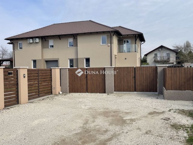 Eladó ikerház, Vecsésen 138 M Ft, 5 szobás