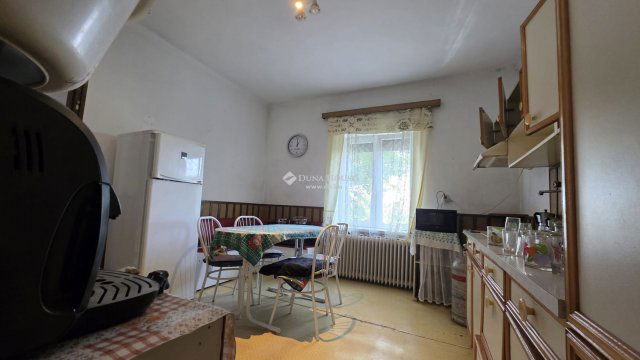 Eladó családi ház, Szombathelyen 41.99 M Ft, 6 szobás