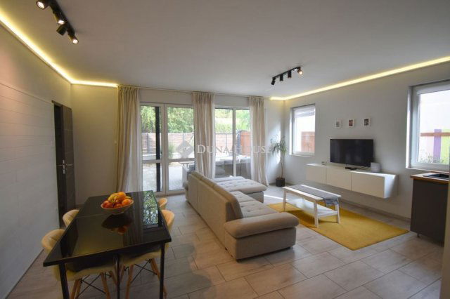 Eladó ikerház, Budapesten, XVI. kerületben 124.9 M Ft, 4 szobás