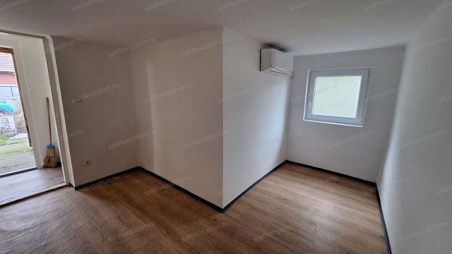 Eladó családi ház, Jászberényben 28 M Ft, 1+4 szobás