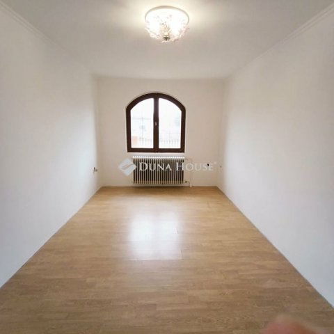 Eladó családi ház, Sándorfalván 110 M Ft, 4 szobás