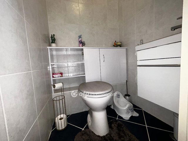 Eladó téglalakás, Debrecenben 77 M Ft, 1+1 szobás