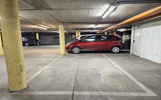 Eladó garázs, Budapesten, IV. kerületben, Chinoin utcában