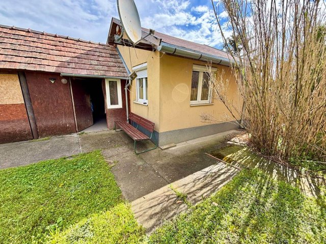 Eladó családi ház, Pécsett 19.9 M Ft, 1+1 szobás