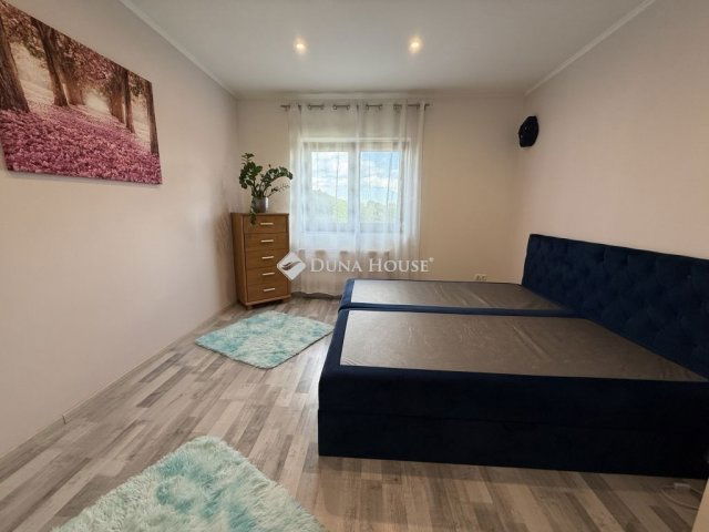 Eladó családi ház, Péterin 159 M Ft, 3 szobás