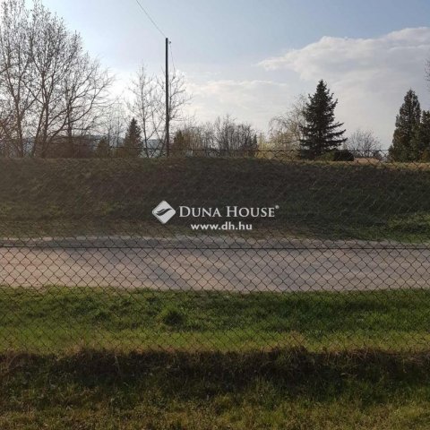 Eladó nyaraló, Pócsmegyeren 23.5 M Ft, 2 szobás