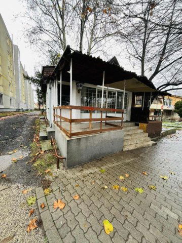 Eladó üzlethelyiség, Komáromban 18 M Ft, 1 szobás
