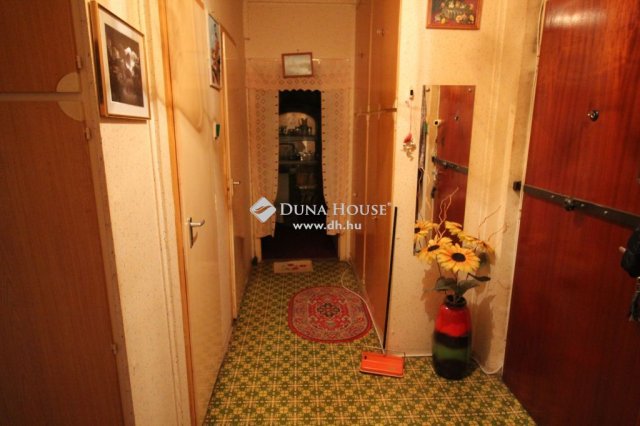 Eladó panellakás, Nagykőrösön 27 M Ft, 2+1 szobás