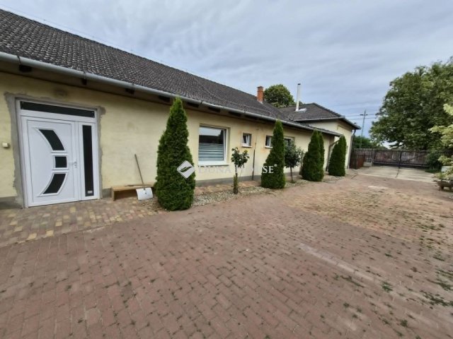 Eladó családi ház, Tiszafüreden 180 M Ft, 7 szobás