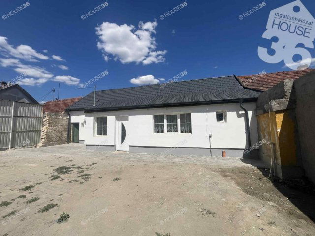 Eladó családi ház, Kecskeméten 32.45 M Ft, 2 szobás