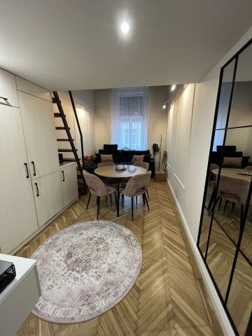 Eladó téglalakás, Budapesten, VI. kerületben 52.8 M Ft, 1 szobás