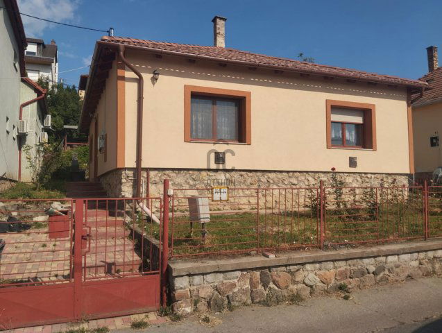 Kiadó családi ház, albérlet, Szekszárdon 250 E Ft / hó