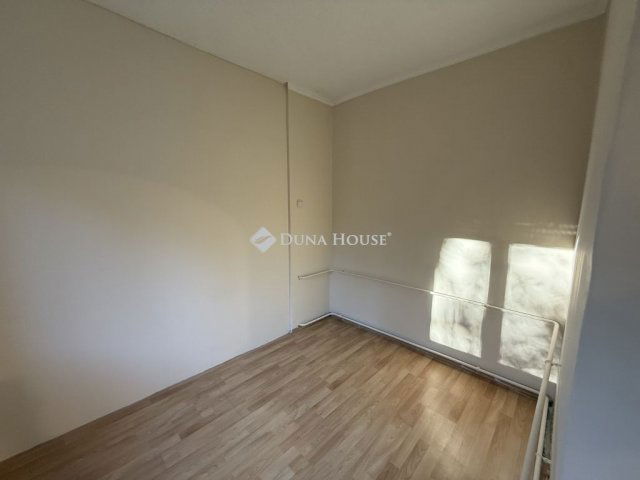 Eladó téglalakás, Nyergesújfaluban 25.9 M Ft, 2 szobás