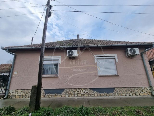 Eladó családi ház, Békésen 27.9 M Ft, 3 szobás