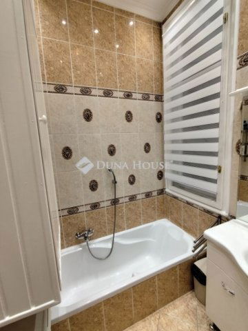 Eladó téglalakás, Budapesten, VI. kerületben 99.9 M Ft, 2 szobás