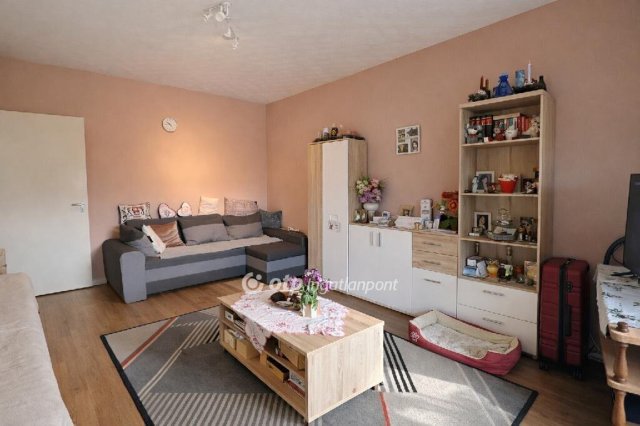 Eladó panellakás, Egerben 39.9 M Ft, 2 szobás