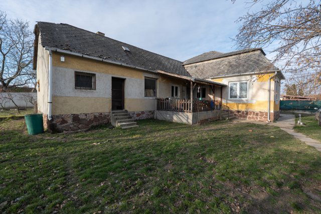 Eladó családi ház, Szákszenden 38 M Ft, 4 szobás