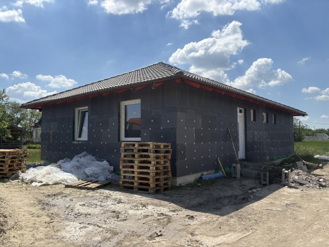 Eladó családi ház, Kiskunlacházán 84.15 M Ft, 5 szobás