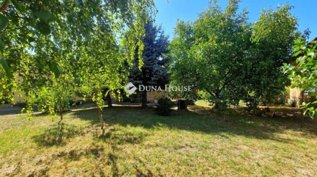 Eladó családi ház, Tatán 47.9 M Ft, 2 szobás