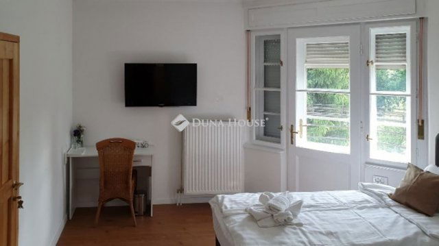 Eladó családi ház, Parádon 170 M Ft, 10 szobás