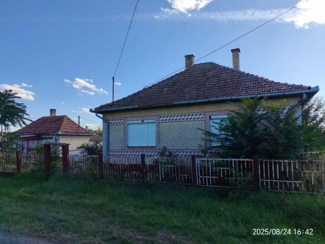 Eladó családi ház, Pocsajon 8 M Ft, 2 szobás