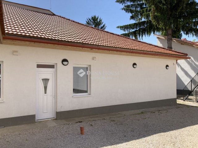 Eladó családi ház, Esztergomban 665 M Ft, 46 szobás