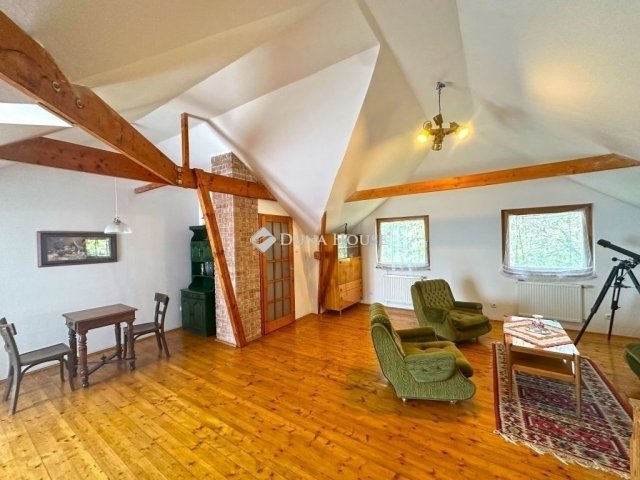 Eladó családi ház, Szentendrén 200.8 M Ft, 6 szobás