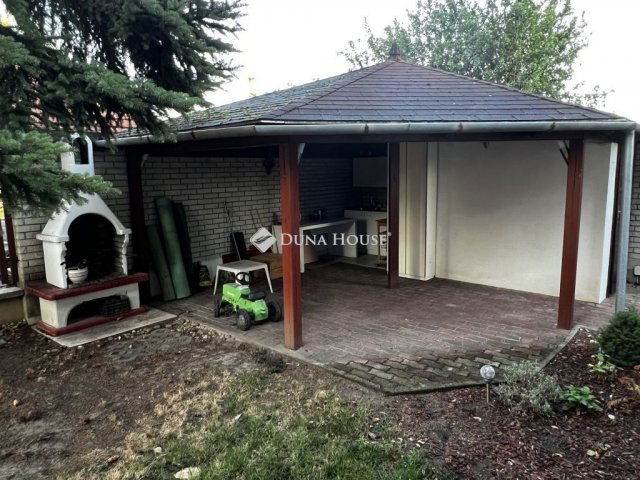 Eladó családi ház, Dunaújvárosban 119.9 M Ft, 7 szobás