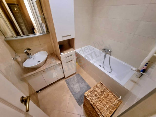 Kiadó téglalakás, albérlet, I. kerületben, Hattyú utcában