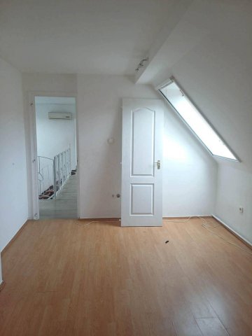 Eladó családi ház, Pilisszántón 59.9 M Ft, 4+1 szobás
