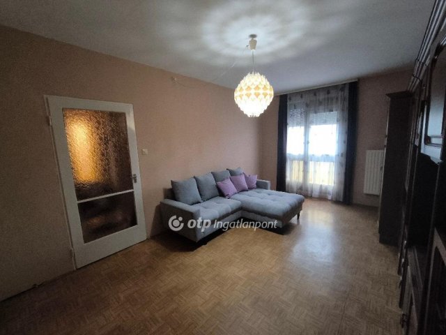 Eladó panellakás, Pécsett 35 M Ft, 1+1 szobás